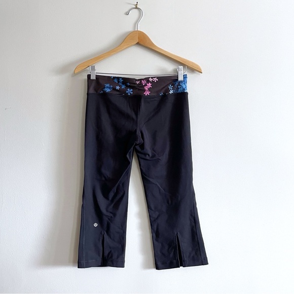 Lululemon Gather and Grow Crop Leggings Black Floral Waistband Size 6 - Picture 3 of 7
